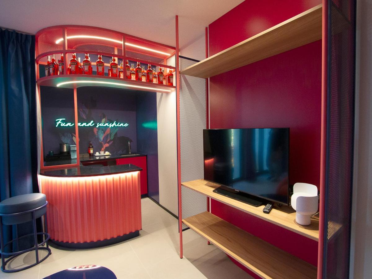 Demo Hotel Design Emotion Римини Екстериор снимка