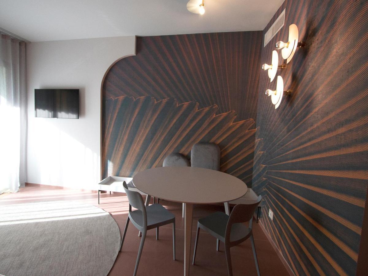 Demo Hotel Design Emotion Римини Екстериор снимка