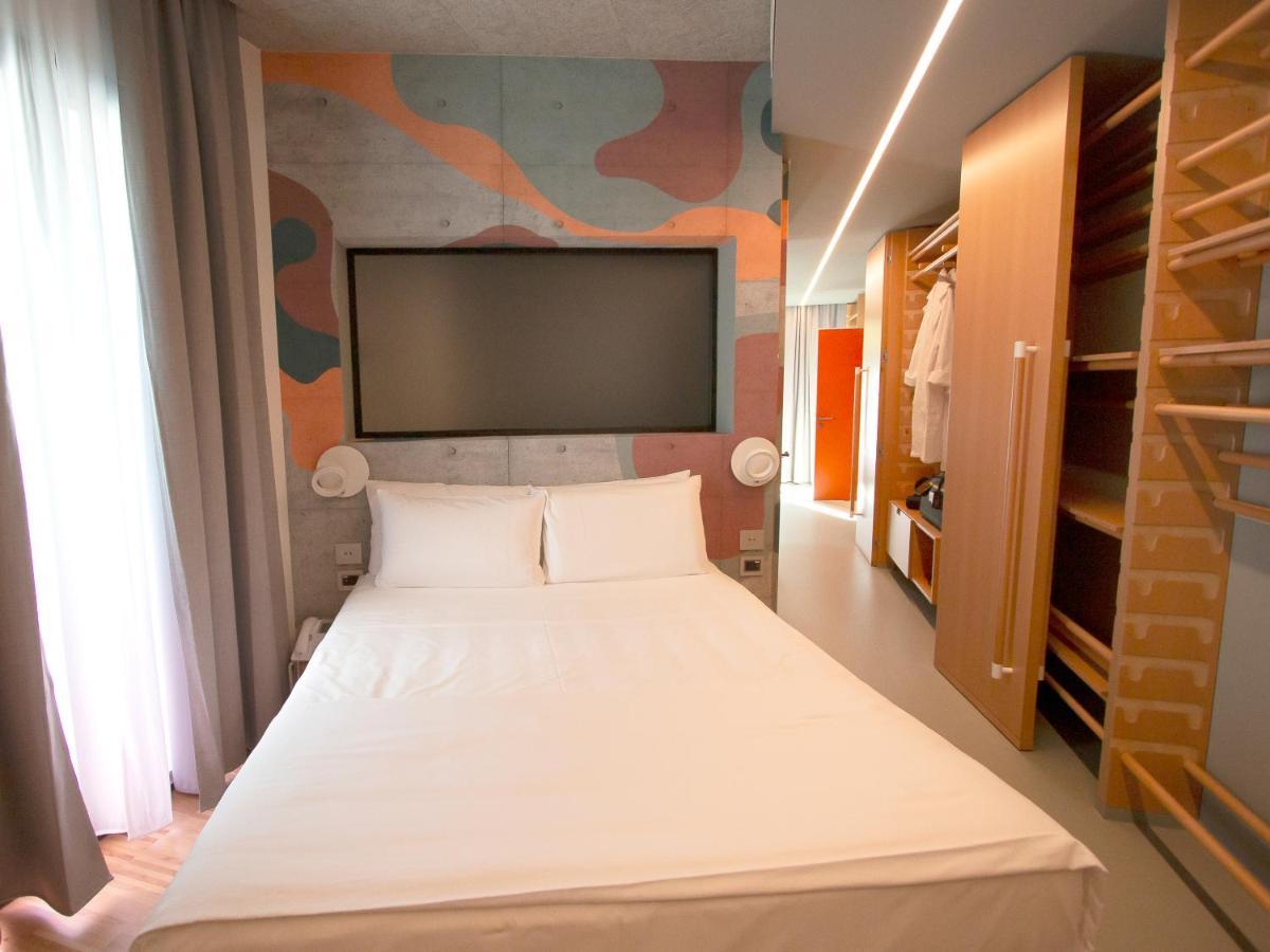 Demo Hotel Design Emotion Римини Екстериор снимка