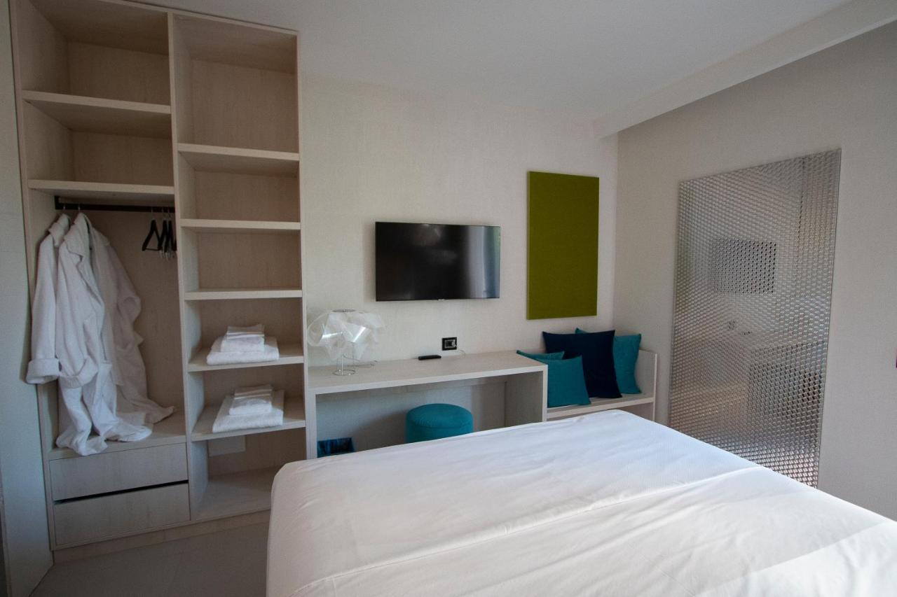 Demo Hotel Design Emotion Римини Екстериор снимка