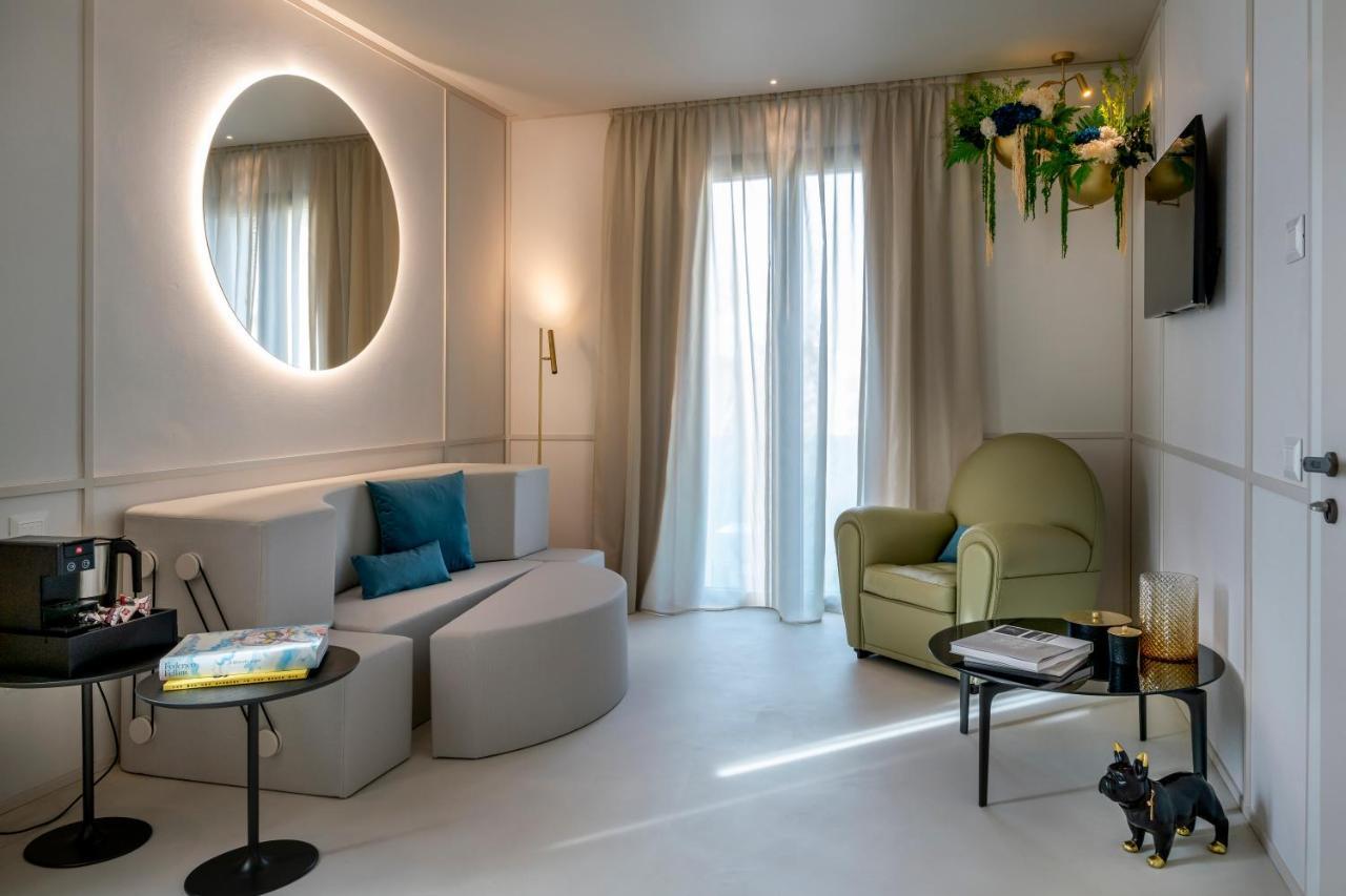 Demo Hotel Design Emotion Римини Екстериор снимка
