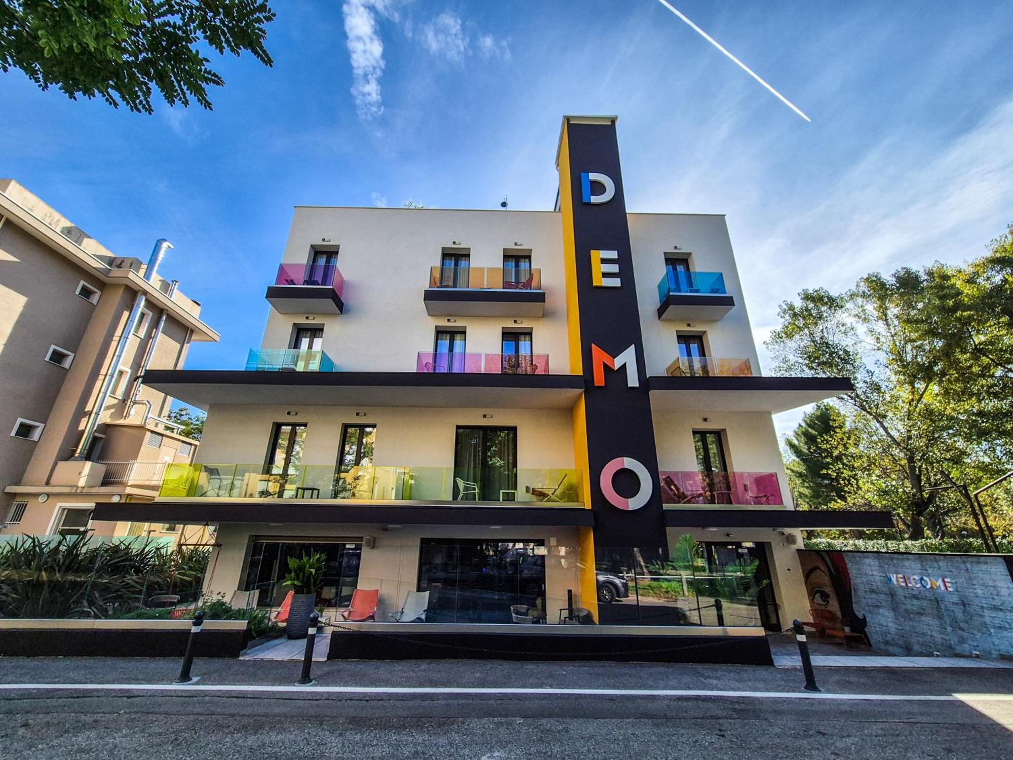 Demo Hotel Design Emotion Римини Екстериор снимка