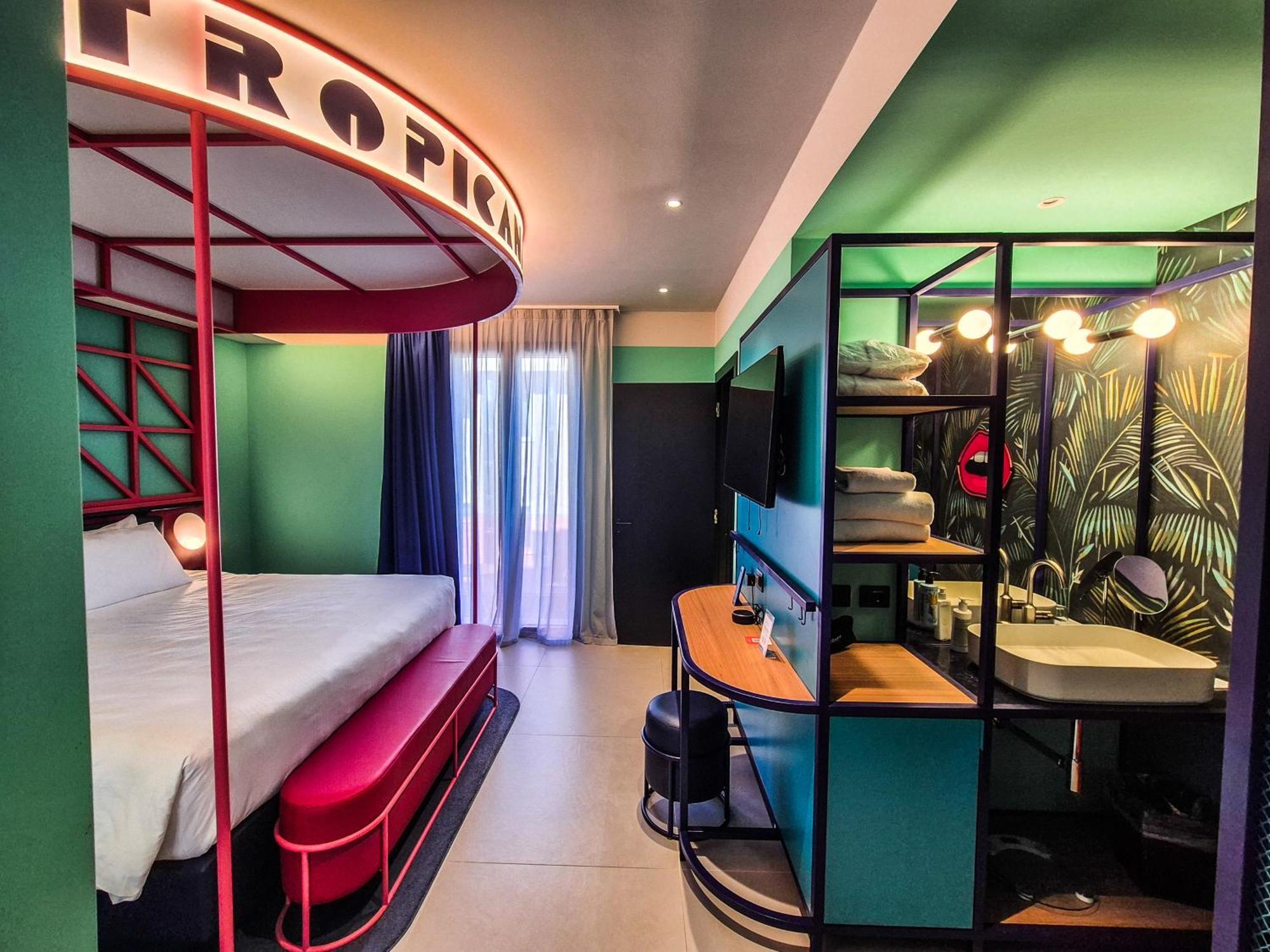 Demo Hotel Design Emotion Римини Екстериор снимка