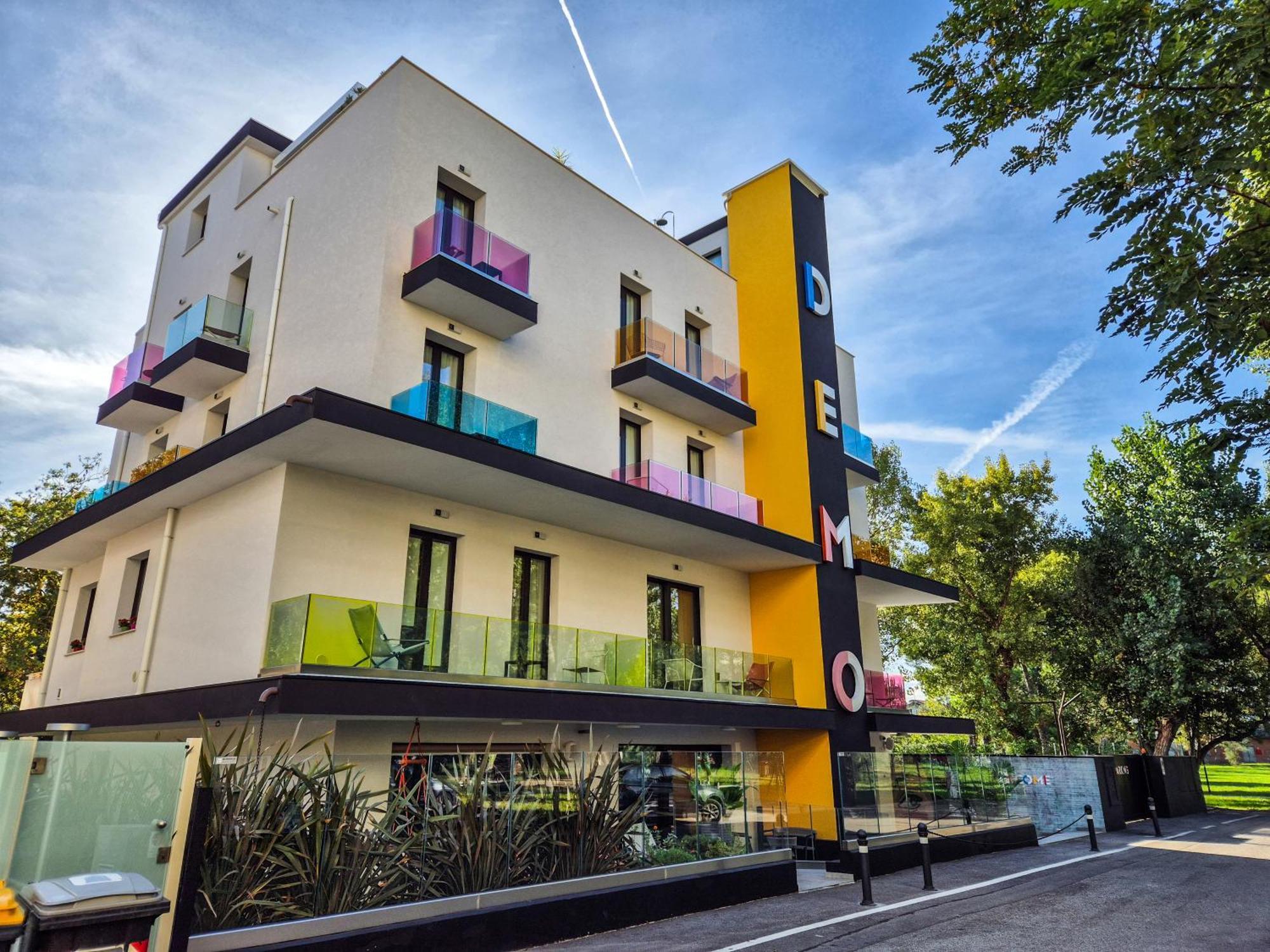 Demo Hotel Design Emotion Римини Екстериор снимка